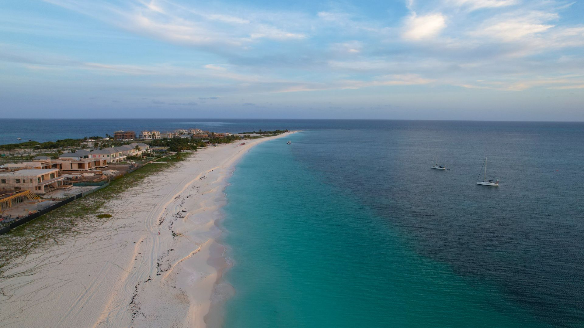 Discover Cocoa Point in Barbuda - pristine beaches, great anchoring, snorkeling, and beach bar dining. Perfect for a tranquil and scenic getaway.