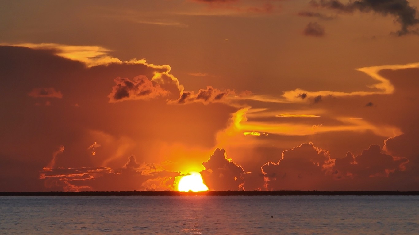 The uninhabited Marquesas Keys offer a serene escape with spectacular natural beauty, perfect for a day in solitude or a stopover from the Dry Tortugas.
