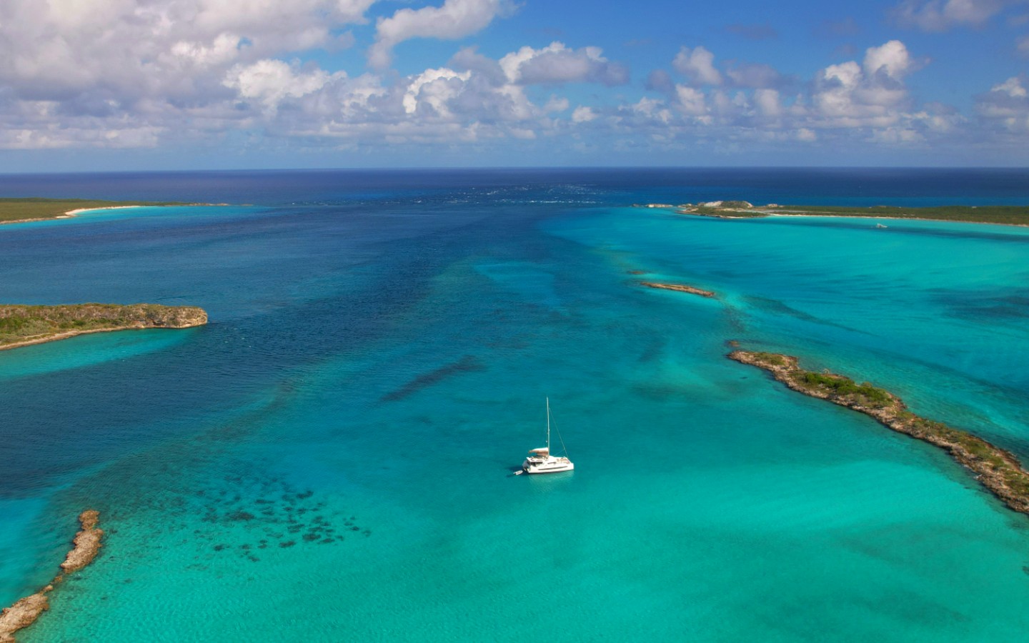 Discover Fowl Cay in Exumas, Bahamas. Ideal for a lunch stop with stunning views, spearfishing, and nearby attractions.