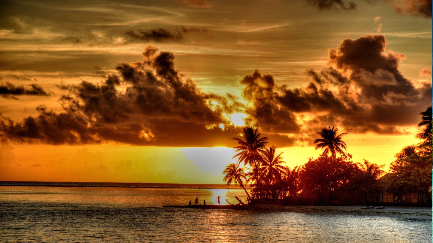 Enjoy Motu Tautau, Taha’a, with its stunning beaches and clear waters, ideal for a day trip and snorkeling.