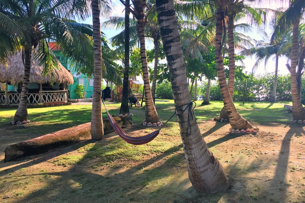Whipray Caye in Belize, home to a renowned fishing lodge, mooring buoys, and the unique Sea Urchin Bar. Perfect for anglers and sailors.