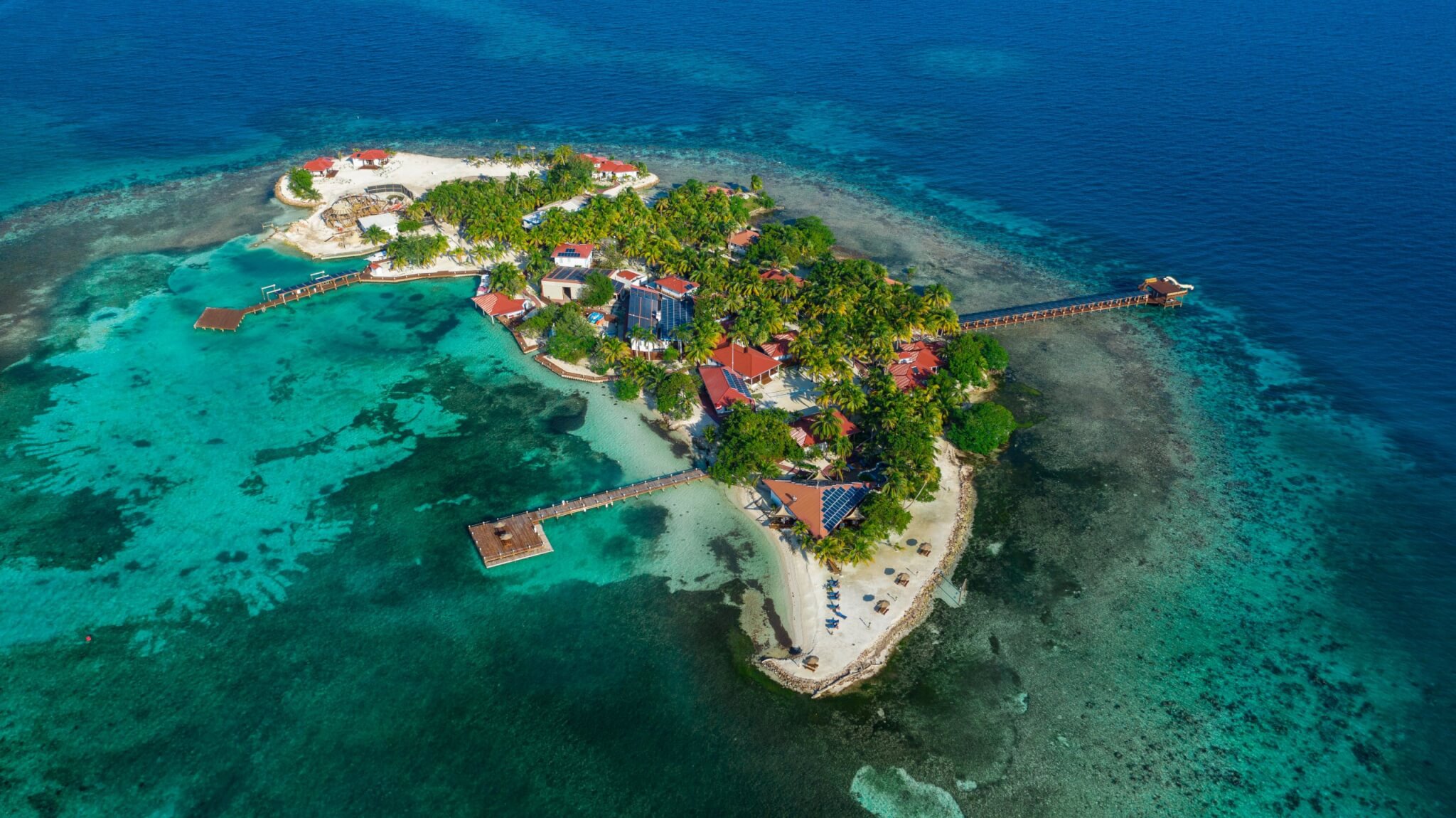 Explore Ray Caye (formerly Hatchet Caye) in Belize, offering secure moorings, top-notch dining, and exceptional snorkeling. Perfect for yacht charters.