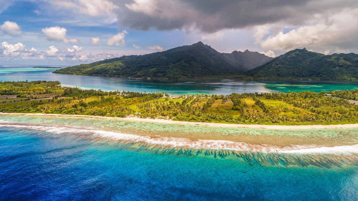 Enjoy Motu Murimahora, Huahine, a small islet perfect for a secluded beach day and snorkeling.