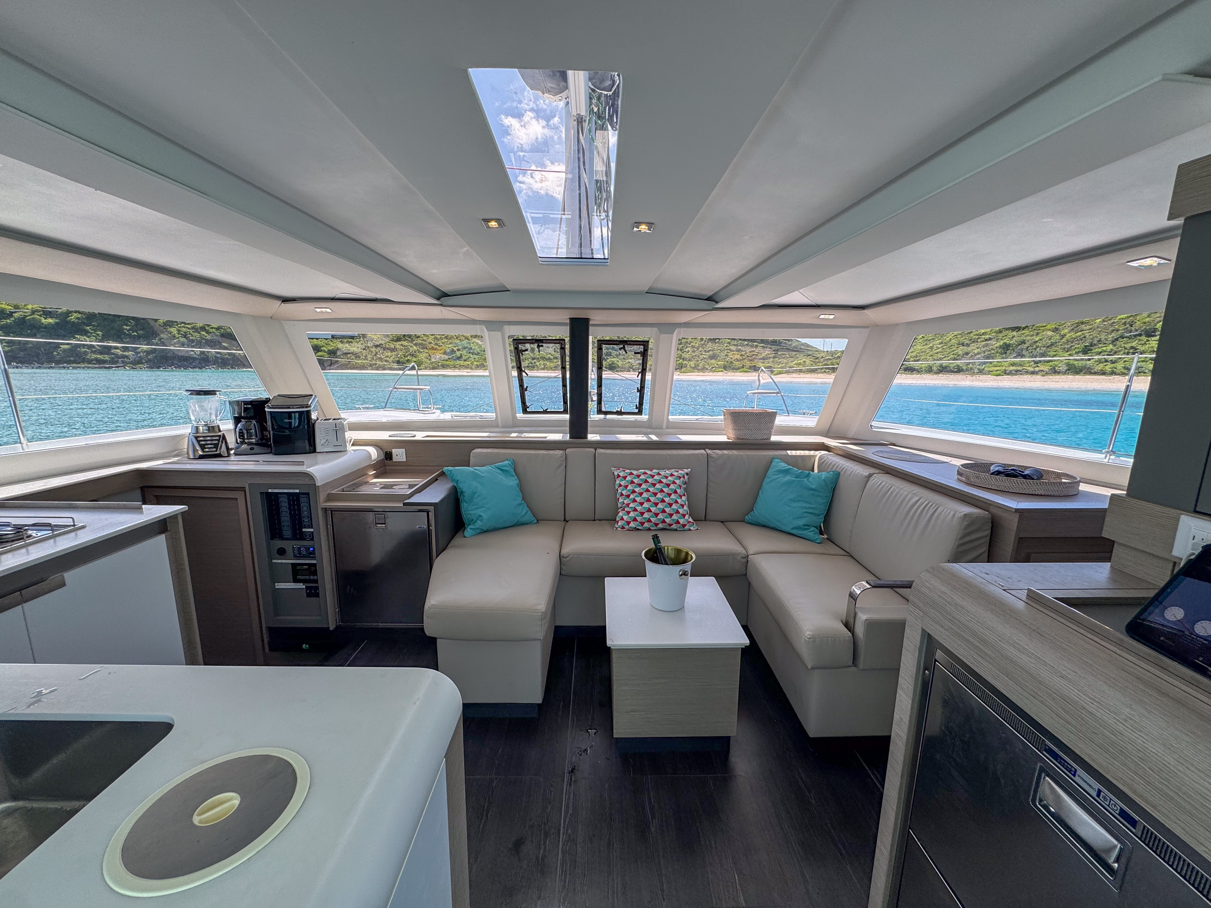 DÉJÀ VU, 2022 Fountaine Pajot Isla 40, British Virgin Islands