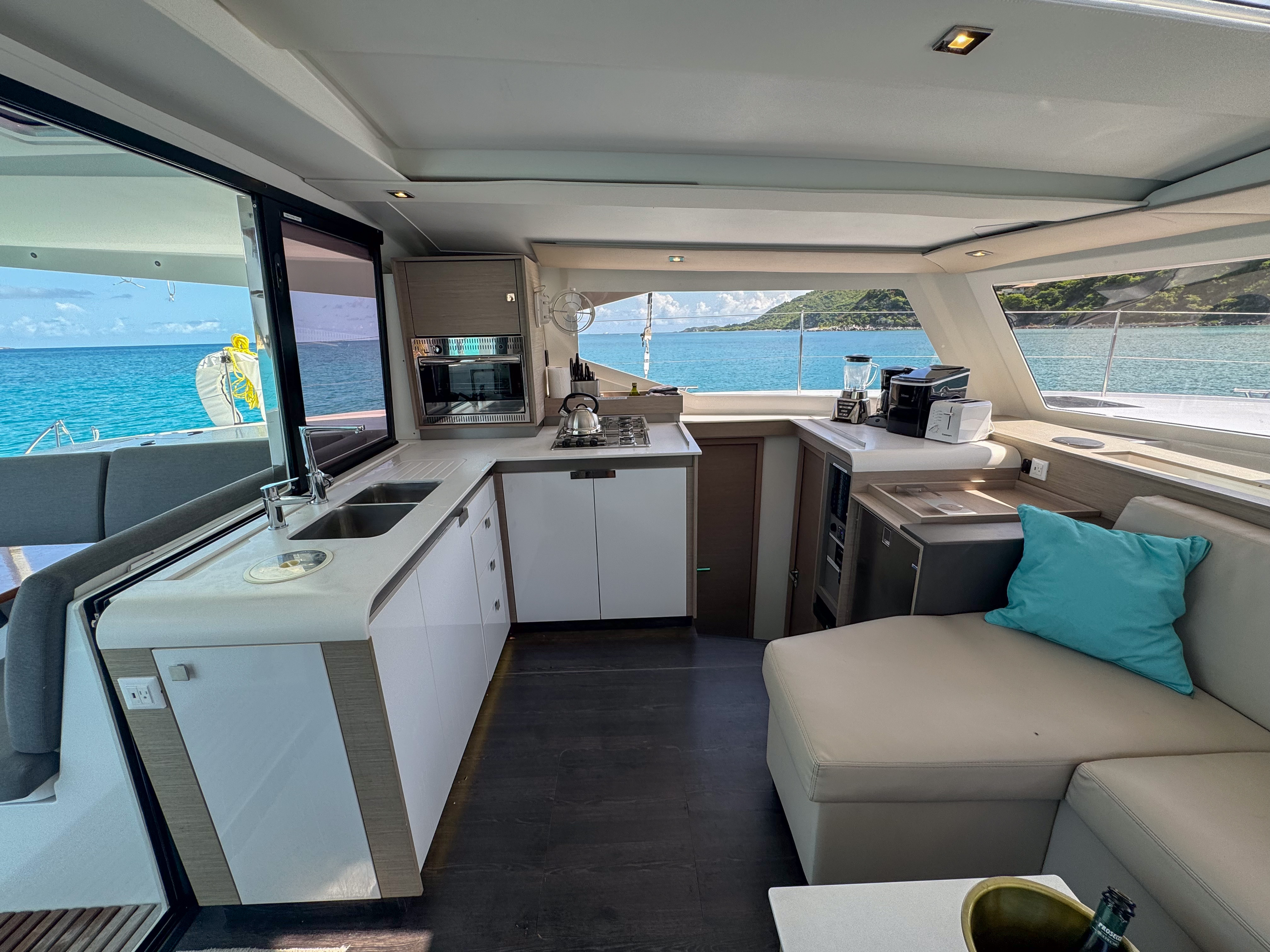 DÉJÀ VU, 2022 Fountaine Pajot Isla 40, British Virgin Islands