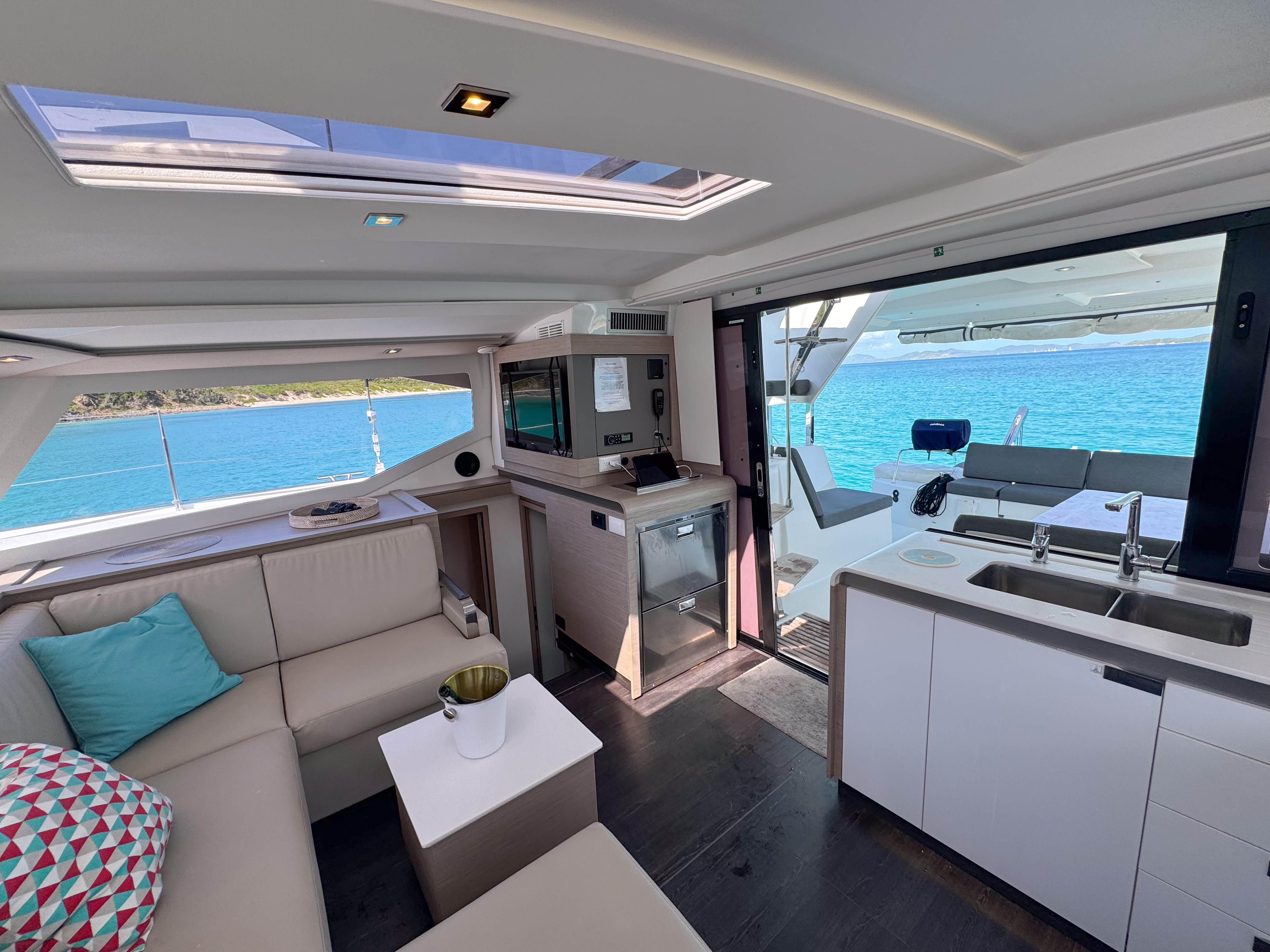 DÉJÀ VU, 2022 Fountaine Pajot Isla 40, British Virgin Islands