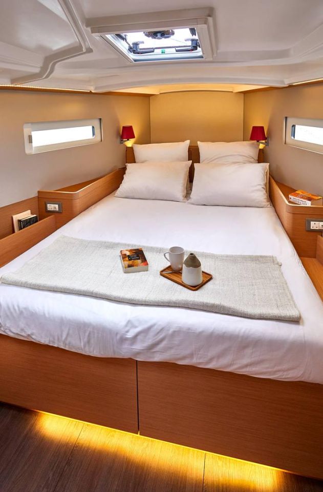ERETMOCHELYS, 2022 Sun Odyssey 410, Exuma Bahamas