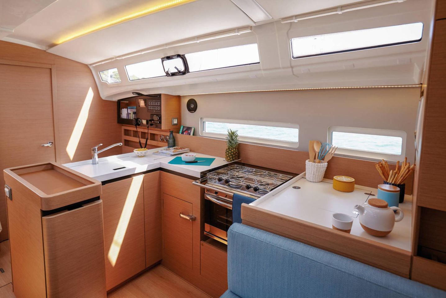 ERETMOCHELYS, 2022 Sun Odyssey 410, Exuma Bahamas