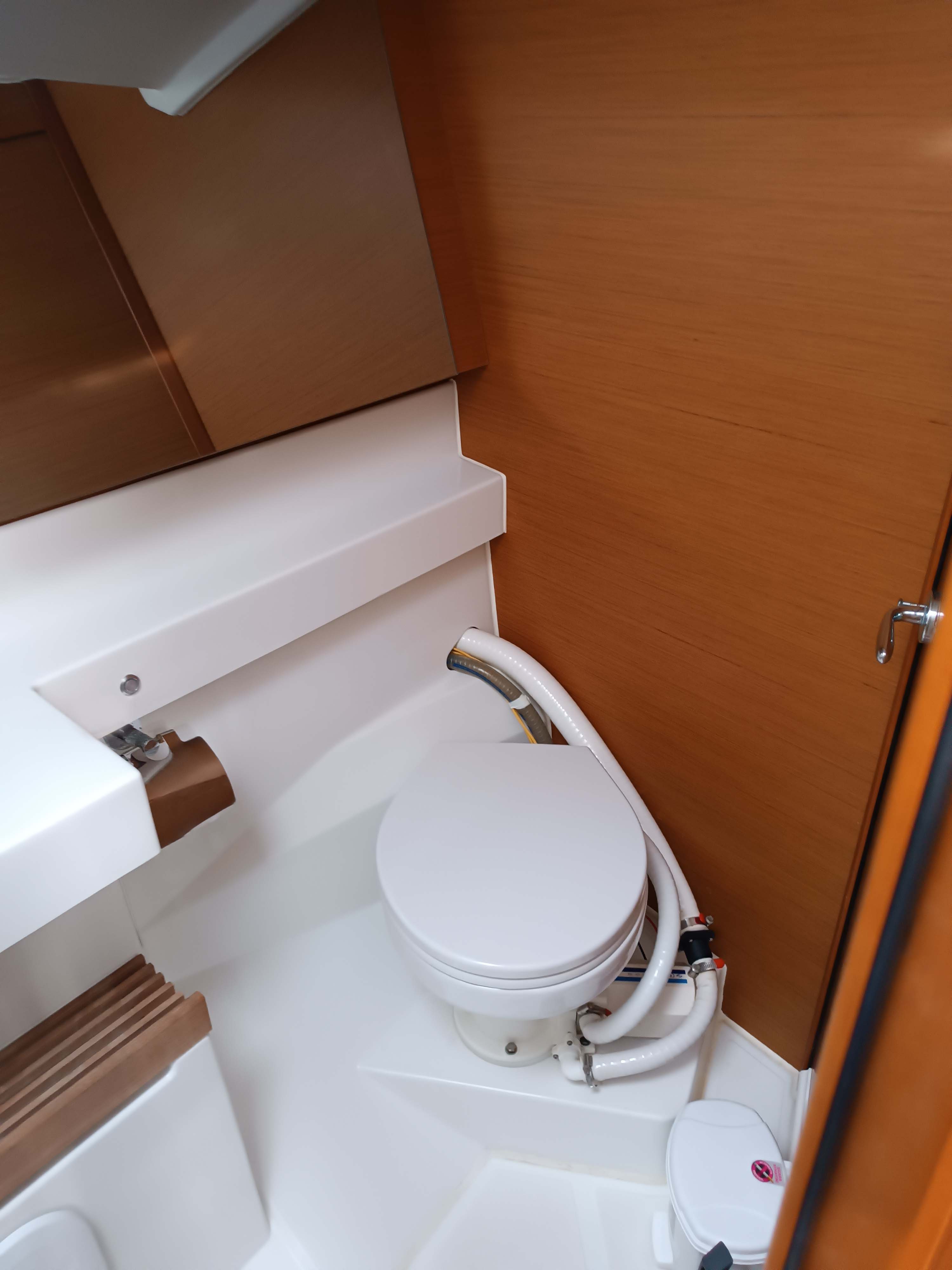 FUNKY ONE, 2020 Sun Odyssey 440, Greece