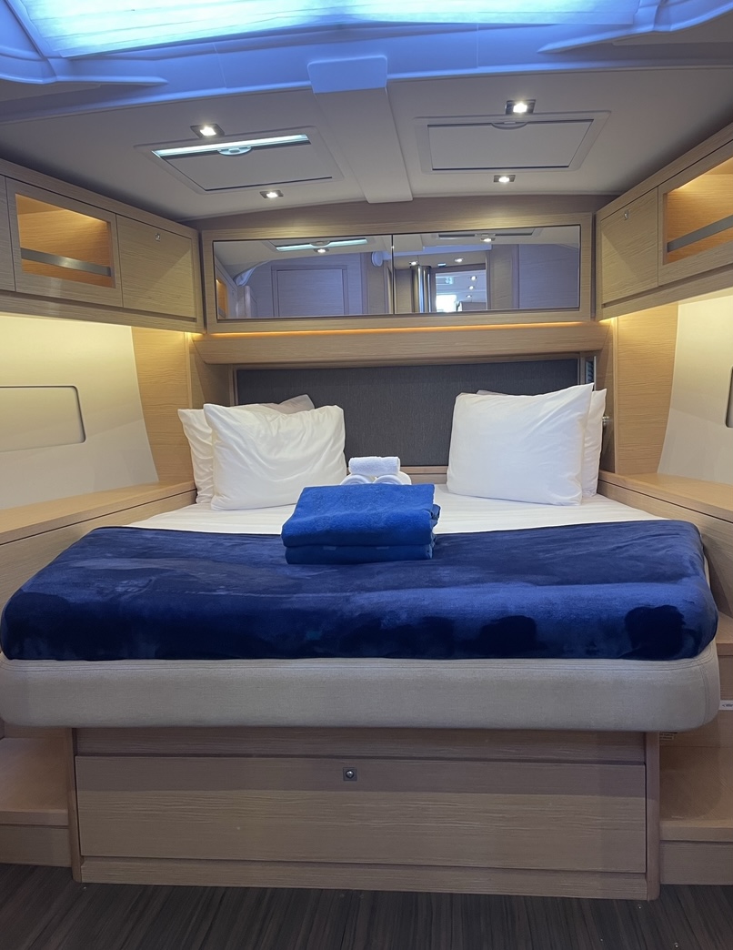 KNOT ONLINE, 2022 Dufour 470, British Virgin Islands
