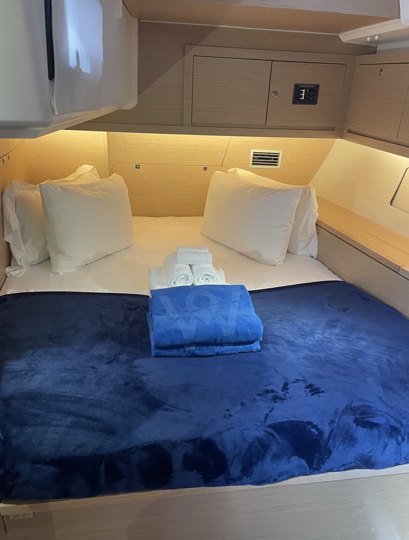 KNOT ONLINE, 2022 Dufour 470, British Virgin Islands