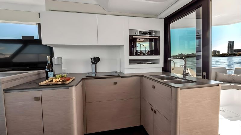 RED LYON, 2022 Fountaine Pajot MY5, Abaco Bahamas