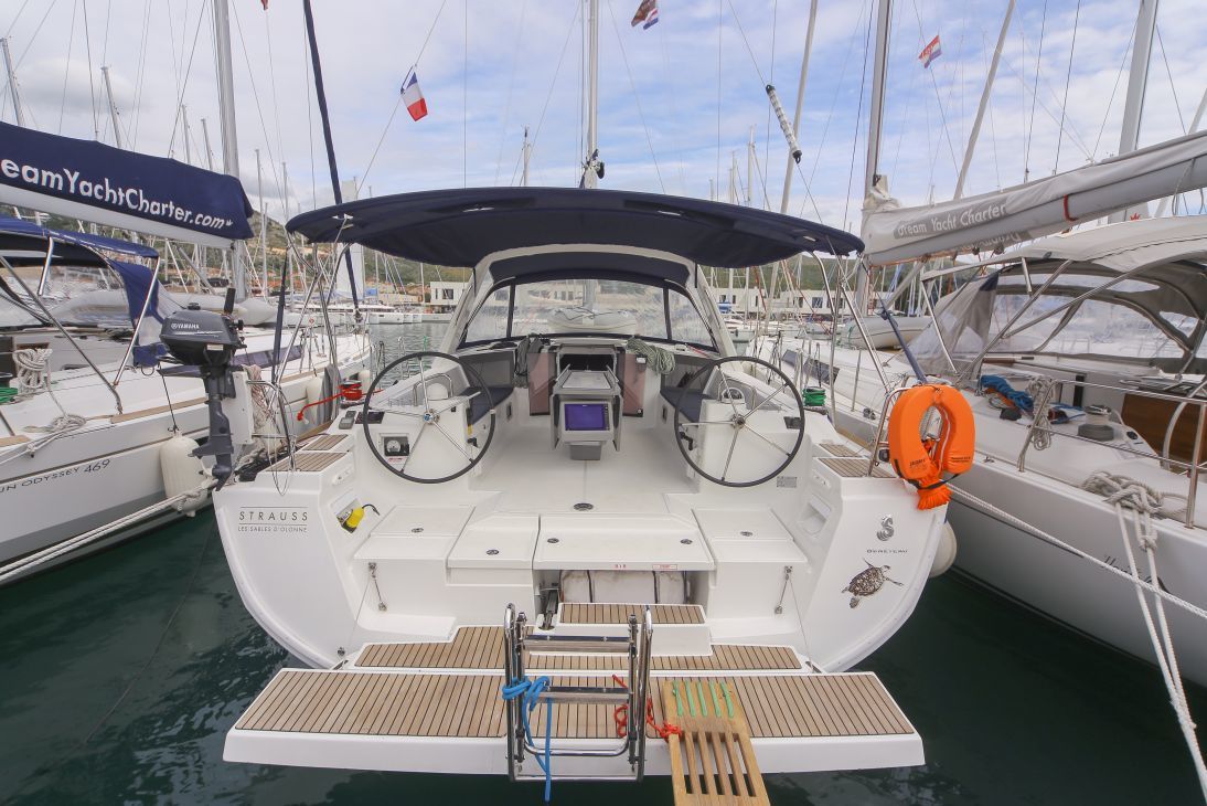 STRAUSS, a 2017 Oceanis 45 available for charter in St. Vincent and the Grenadines.