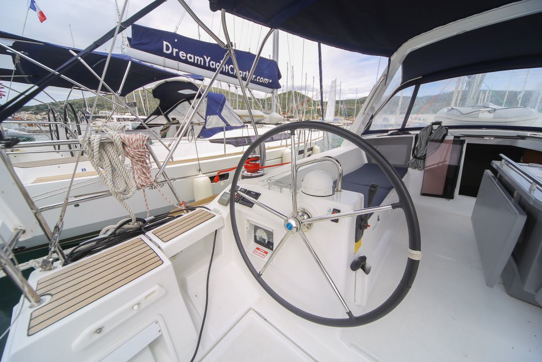 STRAUSS, 2017 Oceanis 45, Guadeloupe