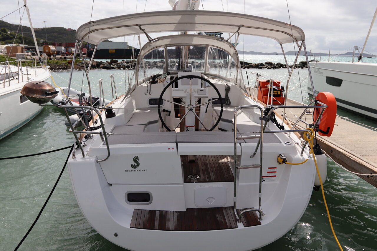 CHILLI, a 2020 Oceanis 31 available for charter in the British Virgin Islands.