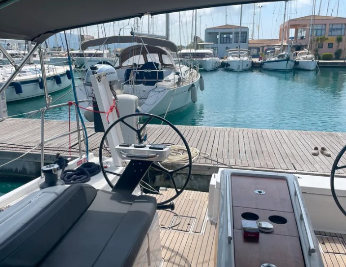 ALMA LIBRE IX, 2023 Dufour 390, Greece