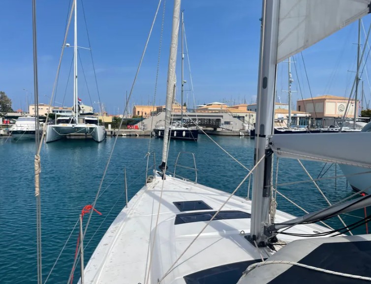 ALMA LIBRE IX, 2023 Dufour 390, Greece