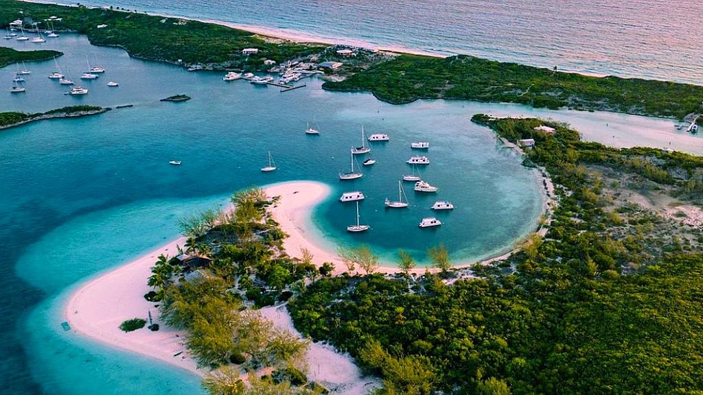 The Chat n Chill beach bar