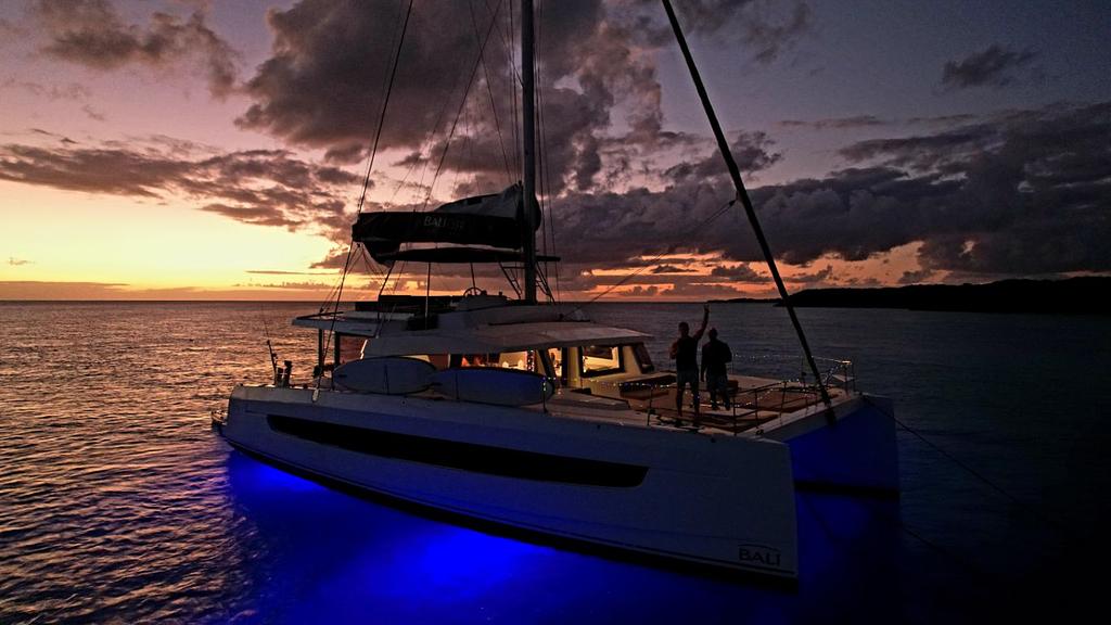 Las luces azules subacuáticas fueron muy divertidas - vimos muchos peces y algunos tiburones