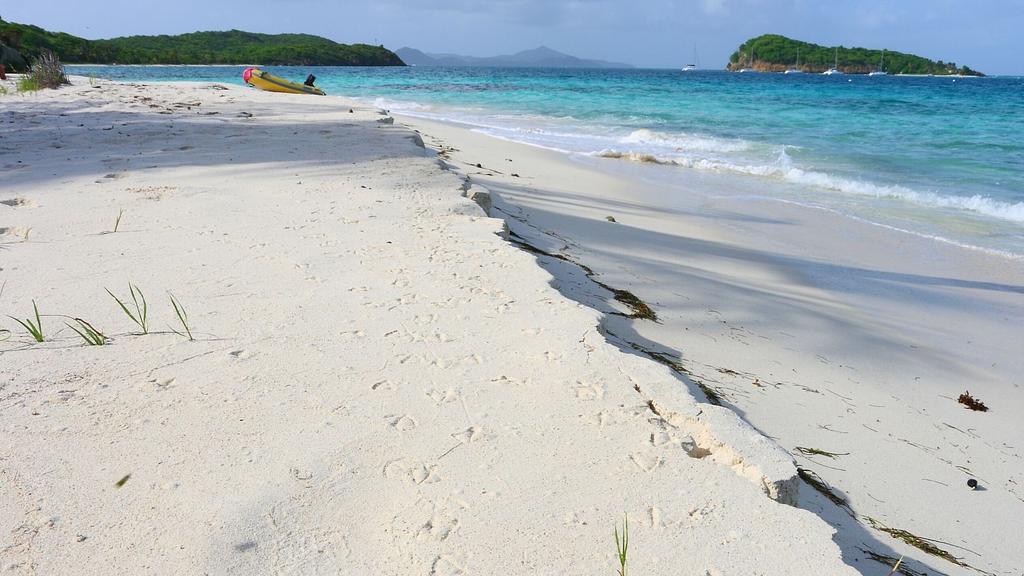 Playas de arena blanca te esperan en los Tobago Cays