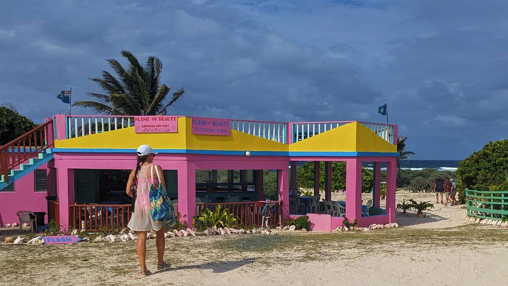 Arriving at Flash of Beauty for some snorkeling
