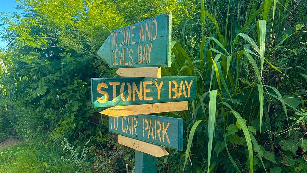 Sign leading the way to Devil's Bay