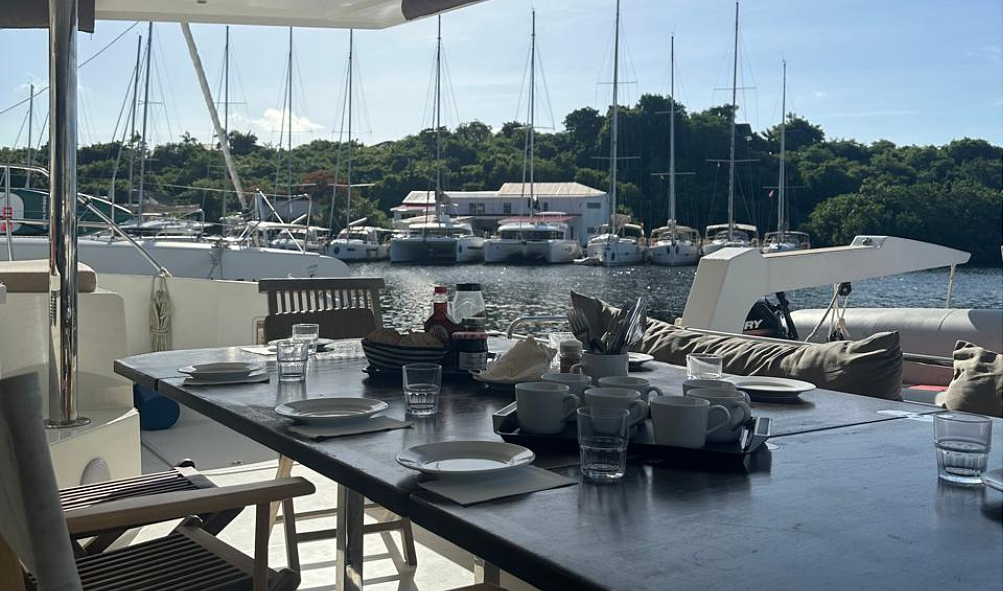Breakfast table ready on our first morning before leaving the dock