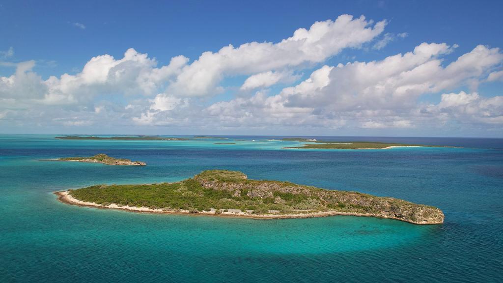 Rocky Dundas, looking north towards Cambridge Cay