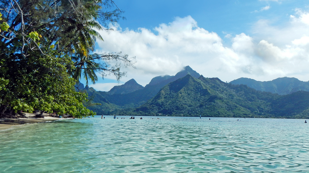Opunohu Bay Beach