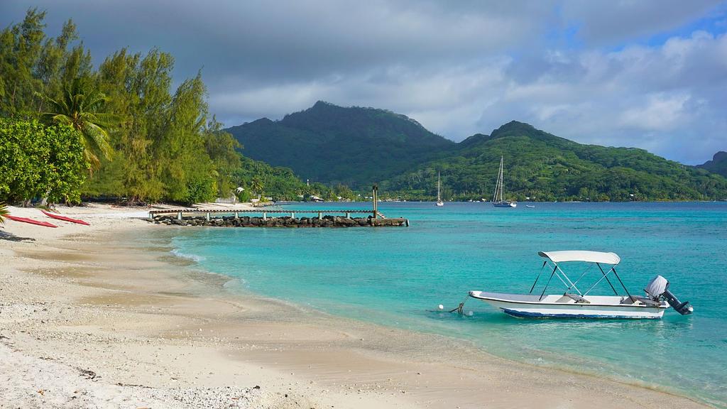 The coast near Fare, Huahine