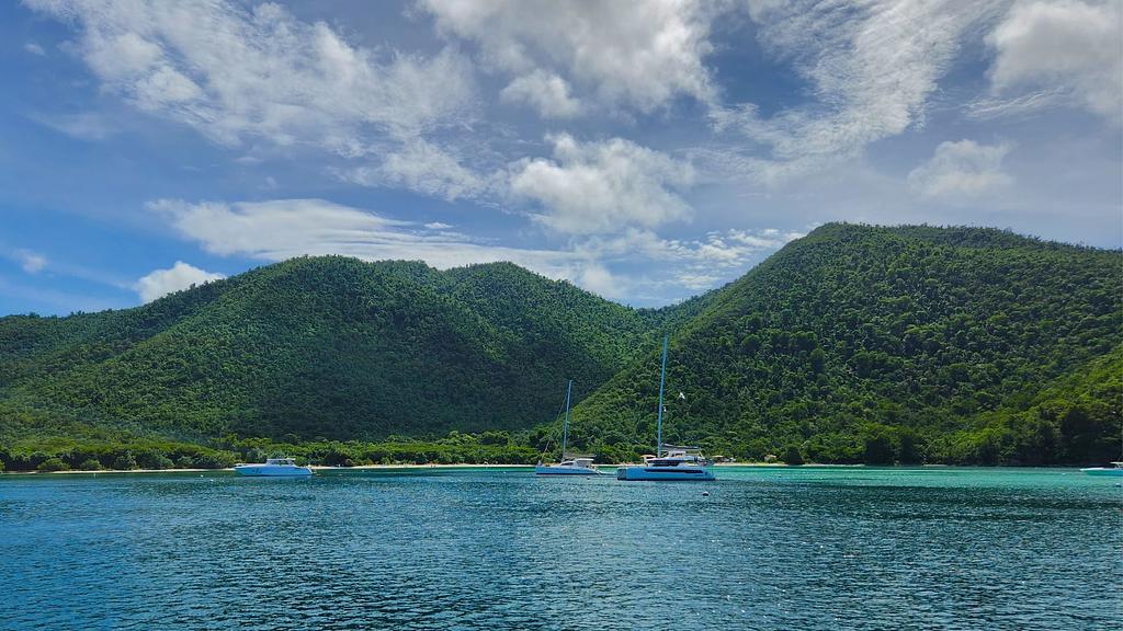 Maho Bay en las Islas Vírgenes de EEUU solía ser una parada frecuente en ruta a las BVI para yates extranjeros