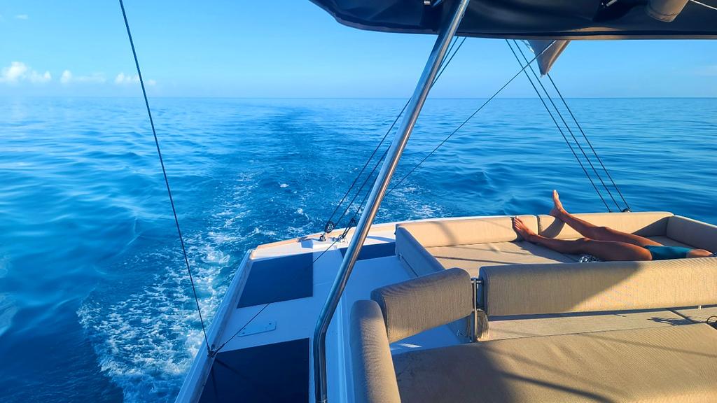 Descansando en este flybridge extra grande