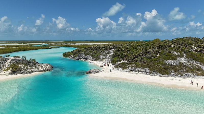 A surreal beach at Shroud Cay
