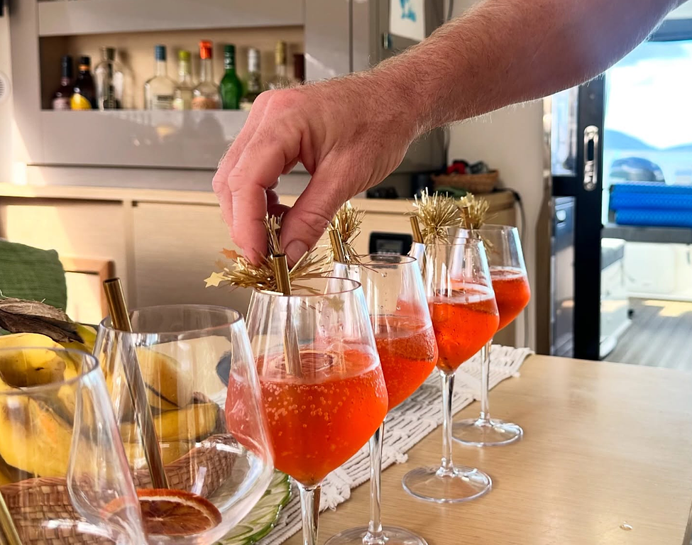 New Year's spritzes aboard Iara