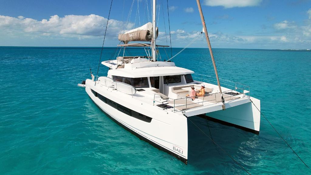 Mucho espacio para toda la tripulación en este catamarán Bali