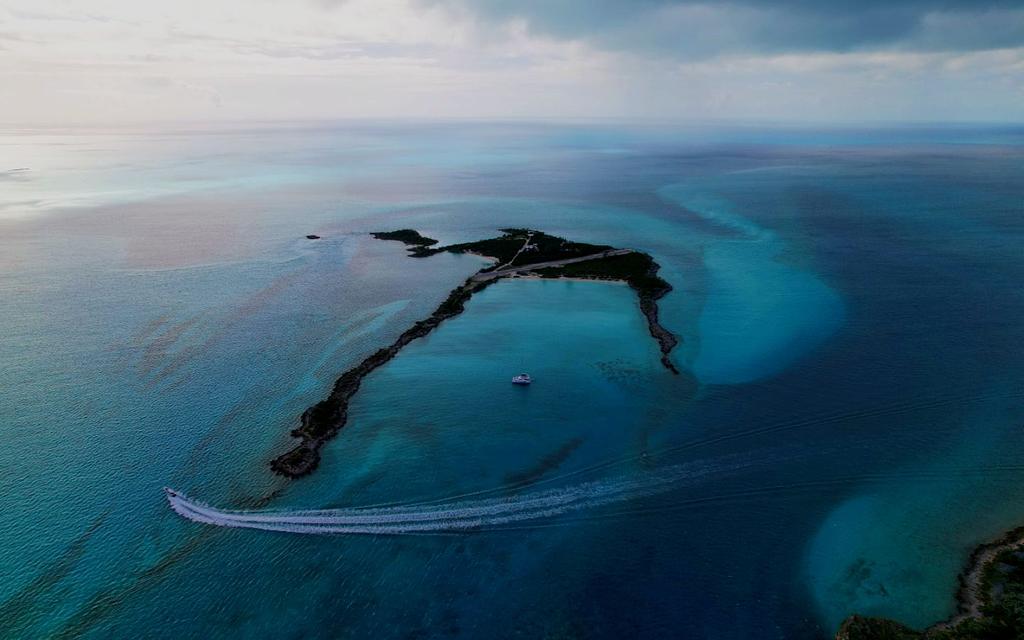 Lunch snorkel spot in the Exumas on our 2021 yacht charter trip